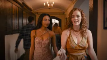 Shona Joy Cynthia Cross Front Mini Dress portée par Annie Grover (Savannah Lee Smith) comme on le voit dans Cruel Intentions (S01E03)