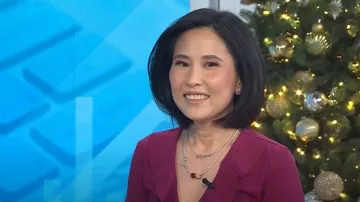 Collier chaîne serpent à fermeture en forme de cœur Pandora porté par Vicky Nguyen comme on le voit dans Aujourd’hui le 2 décembre 2024