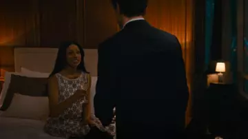 Mini robe imprimée Alaia portée par Annie Grover (Savannah Lee Smith) comme on le voit dans Cruel Intentions (S01E05)