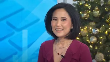 Pandora Knotted Hearts Clip Charm porté par Vicky Nguyen comme on le voit dans Today le 2 décembre 2024