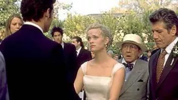 Tenues de Sweet Home Alabama : Reese Witherspoon porte la robe de mariée ivoire blanc Jessica McClintock pour représenter Melanie Smooter dans le film