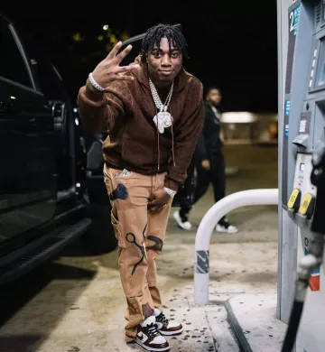 Sweat à capuche Dior Brown Terry Oblique porté par Fredo Bang sur le compte Instagram @fredobang