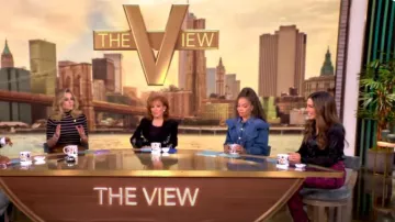 Pantalones de jacquard metálicos Lela Rose Demi usados por Alyssa Farah como se vio en The View el 4 de diciembre de 2024
