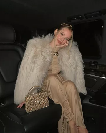 Bvlgari Serpenti Forever Mini Top Handle Bag worn by Leonie Hanne at Bvlgari Dinner on December 5, 2024