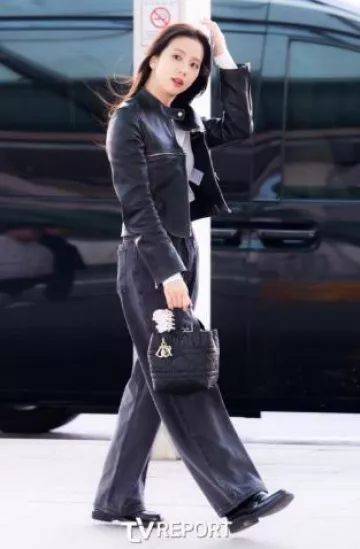 Dior Boy Platform Loafers worn by Jisoo at Incheon Airport on December 5, 2024