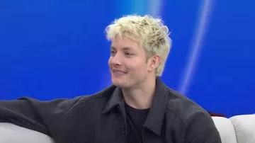 La chaqueta Frankie Shop Felix en Charcoal usada por Matt Rife como se ve en Today el 3 de diciembre de 2024