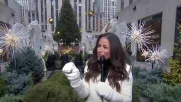 Favorite Daughter The City Coat in Ivory worn by Kaylee Hartung as seen in Today on December 3, 2024