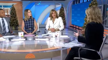 Gucci GG Marmont Reversible Thin Belt worn by Savannah Guthrie as seen in Today on  December 3, 2024