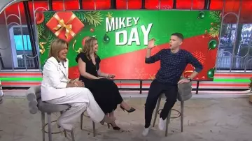 Veja Campo Bicolor Leather Low-Top Sneakers worn by Mikey Day as seen in Today on  December 3, 2024