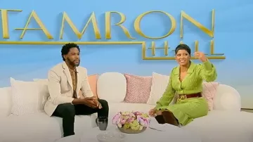 Mini-robe en tricot de coton Mac Duggal portée par Tamron Hall telle qu’elle a été vue lors du spectacle de Tamron Hall le 4 décembre 2024