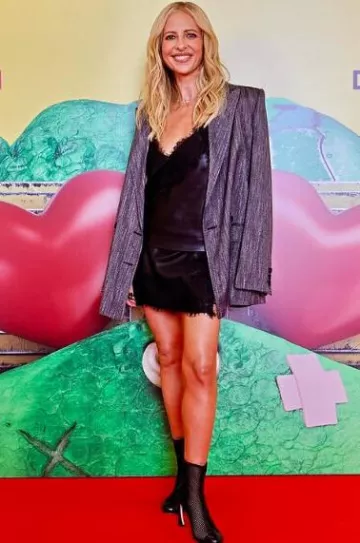 Alberta Ferretti Top in Poly worn by Sarah Michelle Gellar at Ccxp on December 7, 2024