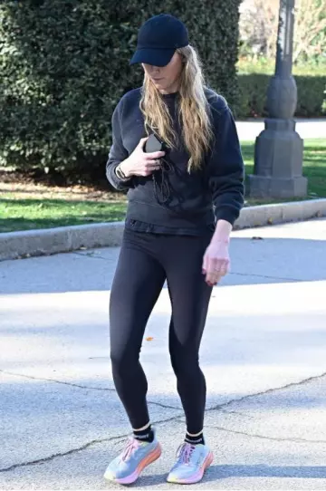 Montre Apple Milanese Loop portée par Amber Heard à Madrid le 7 décembre 2024