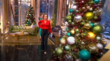 Derek Lam 10 Crosby Robertson Flare Hem Pants porté par Alyssa Farah comme on le voit dans The View le 6 décembre 2024