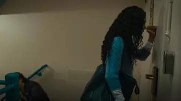 Balenciaga Laundry Cabas L Tote Bag porté par Annie Grover (Savannah Lee Smith) comme on le voit dans Cruel Intentions (S01E06)