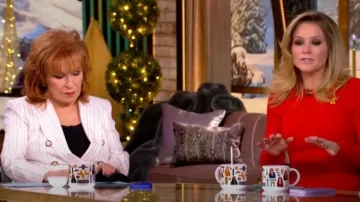 Veronica Beard Miller Chaqueta Dickey a rayas usada por Joy Behar como se ve en The View el 6 de diciembre de 2024