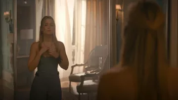 Anna October Raya Top usado por Caroline Merteuil (Sarah Catherine Hook) como se ve en Cruel Intentions (T01E08)