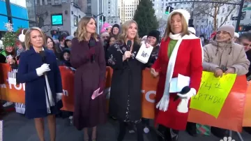 Cinq a Sept Heritage Patch Coat usado por Jenna Bush Hager como se ve en Today el 4 de diciembre de 2024