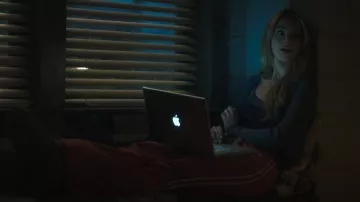 Joggers Abercrombie Vintage 92 usados por Lucy Albright (Grace Van Patten) como se ve en Tell Me Lies (S02E03)