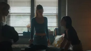 Suéter de Wilfred Soloist usado por Lucy Albright (Grace Van Patten) como se ve en Tell Me Lies (T02E05)