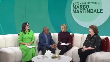 Chaqueta trapezoidal Joseph Ribkoff usada por Margo Martindale como se ve en Today el 5 de diciembre de 2024