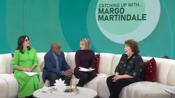Vestido de suéter de cuello alto de Eliza J usado por Dylan Dreyer como se ve en Today el 5 de diciembre de 2024