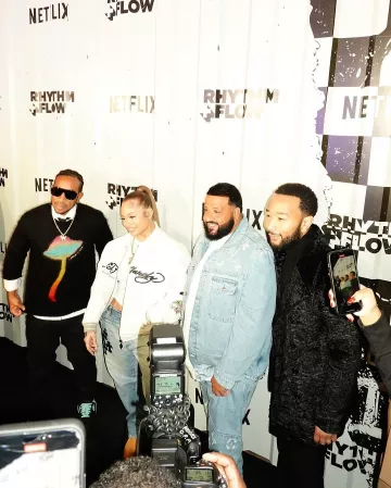 Louis Vuitton Light Blue Ripped Monogram Carpenter Jeans usados por DJ Khaled en la cuenta de Instagram @djkhaled