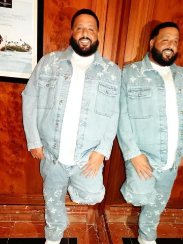 Chaqueta de mezclilla Louis Vuitton Light Blue Ripped Monogram usada por DJ Khaled en la cuenta de Instagram @djkhaled