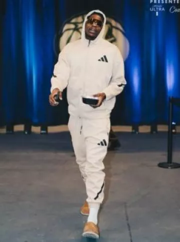 Lunettes de soleil Adidas Brown & White Shield portées par Anthony Edwards sur le compte Instagram @timberwolves