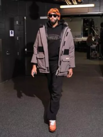 Nike Dunk Low Concepts Orange Lobster worn by Anthony Davis on the Instagram account @nbafashionfits