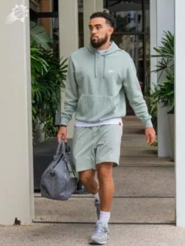 Short de survêtement Nike Jade Horizon Green porté par Tyrus Jones sur le compte Instagram @suns