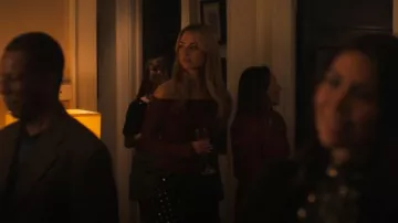 Minifalda Aqua Dome Stud usada por Lucy Albright (Grace Van Patten) como se ve en Tell Me Lies (S02E07)