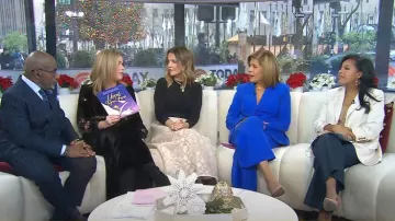 Cinq a Sept Azure Wide Leg Jeans usados por Sheinelle Jones como se ve en Today el 9 de diciembre de 2024