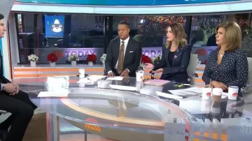 Cinq a Sept Cheyenne Denim Blazer usado por Savannah Guthrie como se ve en Today el 10 de diciembre de 2024