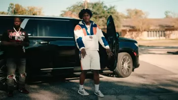 Pantalones cortos KITH x New York Knicks White Colorblock usados por Fredo Bang en Fredo Bang - Pass Me a Dub