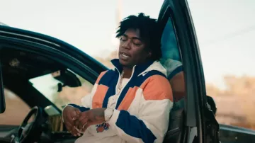 Anorak Kith New York Knicks Quarter Zip usado por Fredo Bang en Fredo Bang - Pass Me a Dub