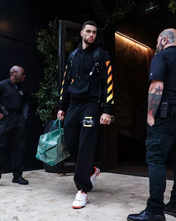 New Balance 550 Low Syracuse worn by Zach LaVine on the Instagram account @chicagobulls