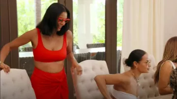 Jupe sarong Skims portée par Jessel Taank comme on le voit dans The Real Housewives of New York City (S15E11)