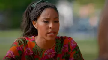 Valani Atelier Collier pendentif émeraude et diamant porté par Gaby (Jessica Williams) comme on le voit dans Shrinking (S02E10)