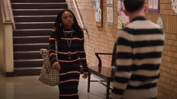 Baggu Horizontal Duck Bag worn by Janine Teagues (Quinta Brunson) as seen in Abbott Elementary (S04E07)