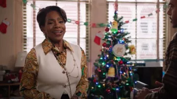 Zara Basic Knit Faux Gold Button Waistcoat worn by Barbara Howard (Sheryl Lee Ralph) as seen in Abbott Elementary (S04E07)