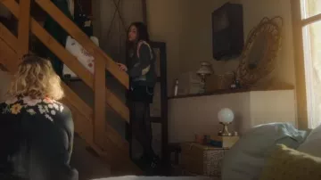 Guess Fifi Boots portées par Kate (Victoria Bazua) comme on le voit dans Land of Women (S01E06)