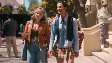 Les looks de la série The Sex Lives of College Girls : Taylor (Mia Rodgers) porte un débardeur dans l'épisode 3 de la saison 3