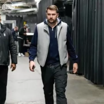 Chaleco acolchado Zegna Grey Heathered usado por Luka Dončić en la cuenta de Instagram @dallasmavs
