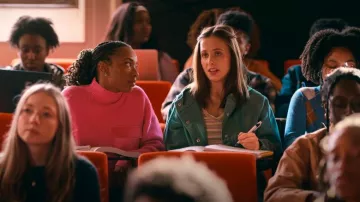 T-Shirt Mère The Itty Bitty Throwback Multicolore porté par Kimberly Finkle (Pauline Chalamet) comme on le voit dans La Vie Sexuelle des Étudiantes (S03E03)