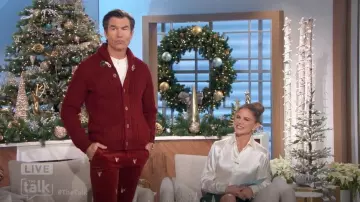 Pantalon en velours côtelé Kiel James Patrick Rustic Stag porté par Jerry O’Connell comme on le voit dans The Talk le 10 décembre 2024