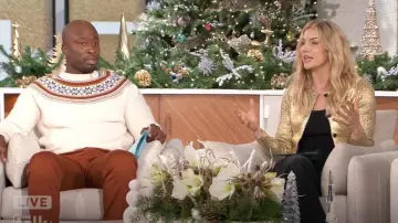 Cardigan en tricot Zara Foil porté par Amanda Kloots, comme on le voit dans The Talk le 10 décembre 2024