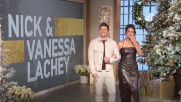 Robe A.L.C. Charlotte en Chocolate Plum portée par Vanessa Minnillo comme on le voit dans The Talk le 10 décembre 2024