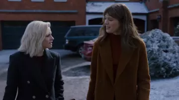 Outfits of Happiest Season: Harper (Mackenzie Davis) wears Brown Trench Coat in the movie