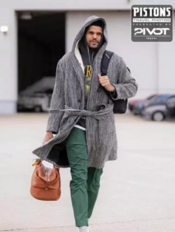 Manteau Nolen à capuche à chevrons gris Kith porté par Tobias Harris sur le compte Instagram @detroitpistons