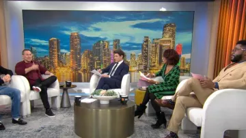 New York & Company Robe pull pied-de-poule portée par Gayle King comme on le voit dans CBS Mornings le 10 décembre 2024